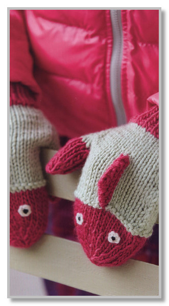 Вязание спицами. Двухцветные детские варежки с декором Рыбка. Размеры: на 7-10 лет Вязание спицами. Двухцветные детские варежки с декором Рыбка. Размеры: на 7-10 лет